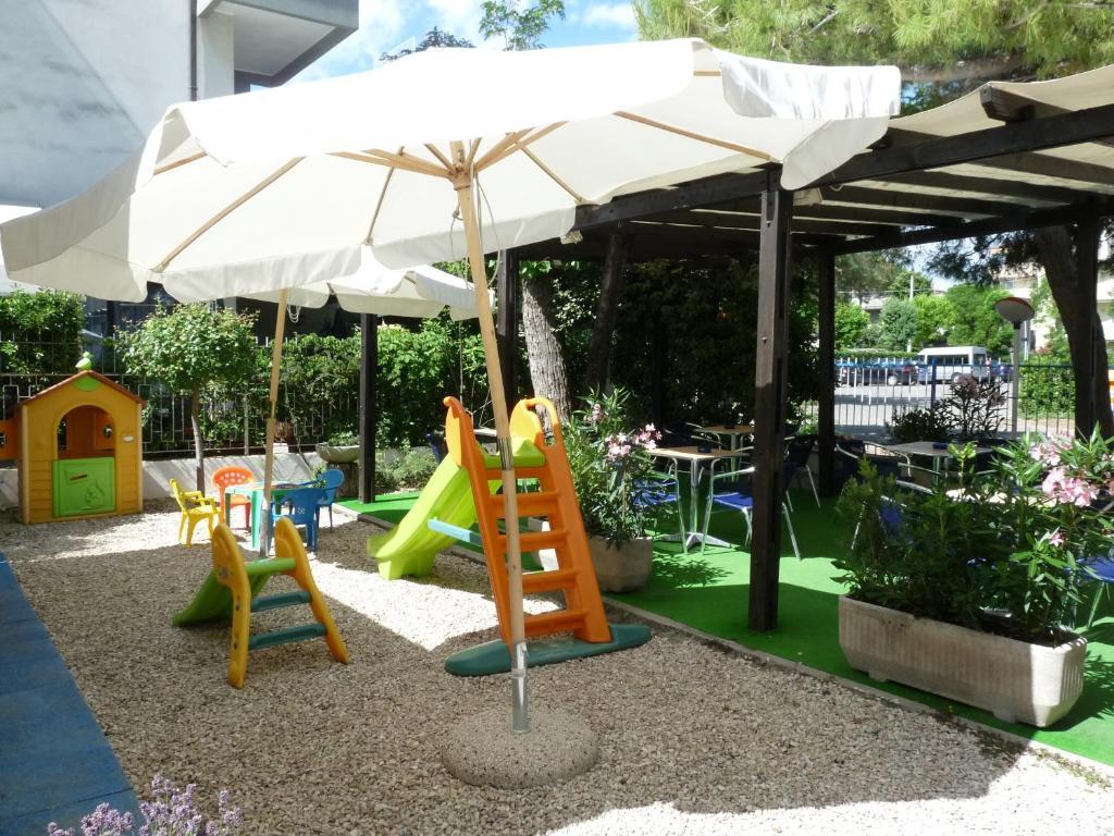 Hotel Arlesiana Rimini Exterior photo