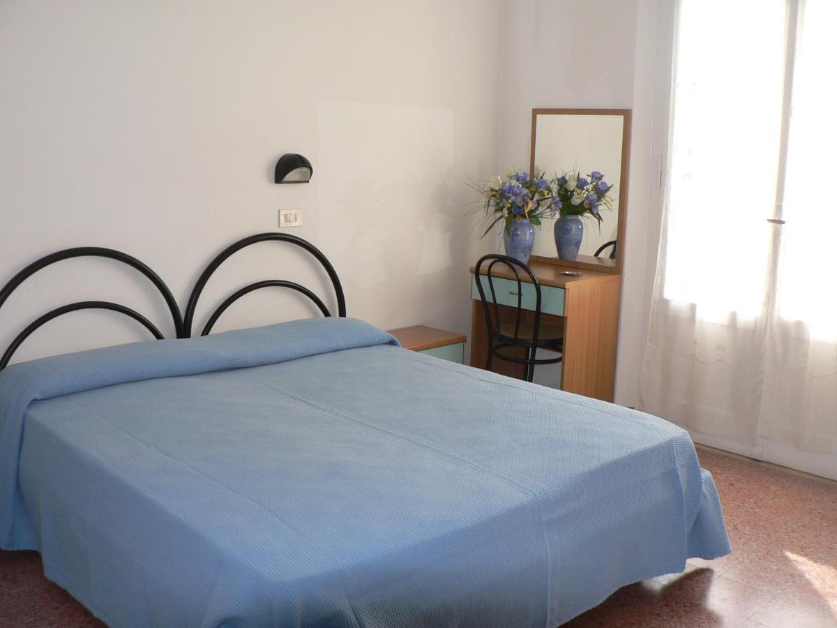 Hotel Arlesiana Rimini Exterior photo